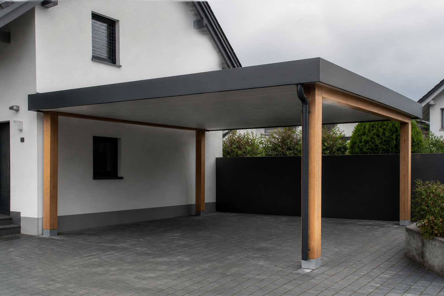 Illustrative Darstellung zum Ratgeberthema Carport mit Flachdach: Gefälle, Abdichtung und Dachrand